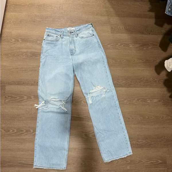 NEW ABERCROMBIE AND FITCH jeans size 4 - Image 5