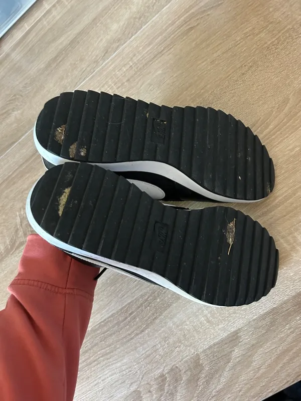 Nike Black and White Women's Low-Top Sneakers - Image 8