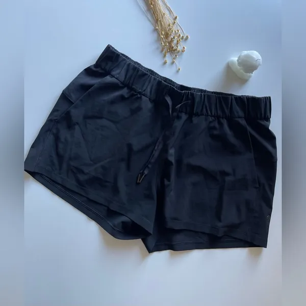 Lululemon On The Fly Woven Short Inseam 2.5" Black Size 12 - Image 3