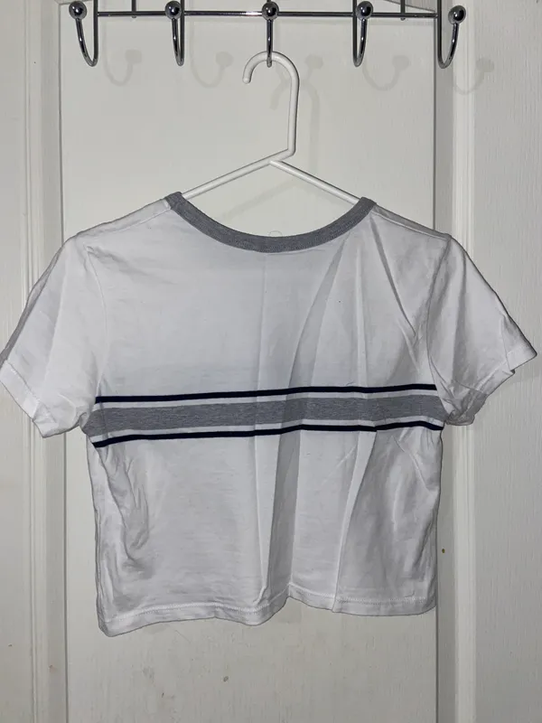 Brandy Melville Cropped T-Shirt - Image 3