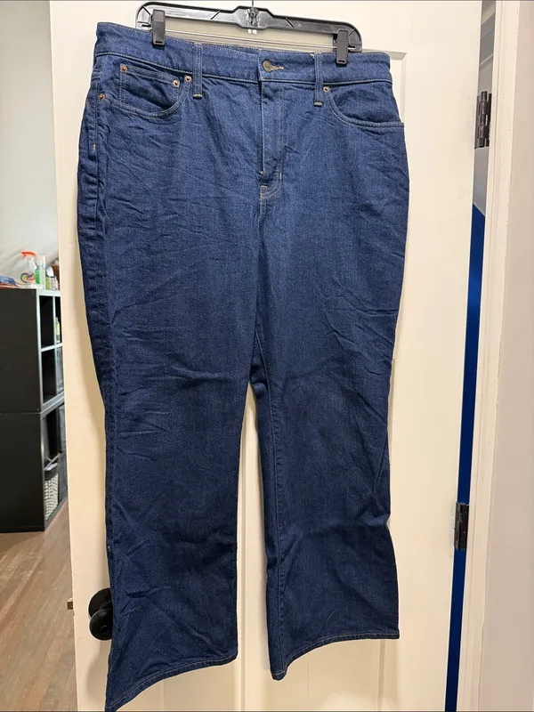 J. Crew Curvy Charley Kickout Cropped Jeans in Rinse Wash, size 33 - Image 2