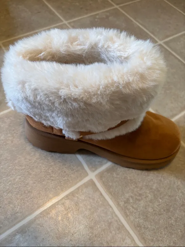 Faux Fur Cuff Tan Winter Boots with Buckle - Image 4