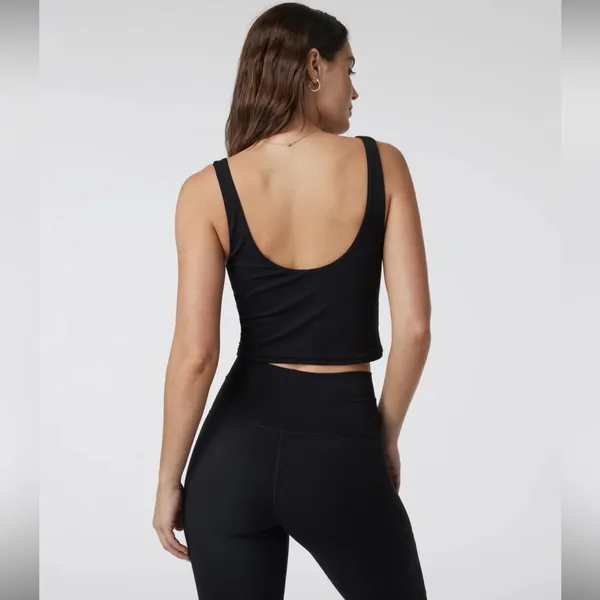 NWT Vuori Daily Crop Size XL - Image 3