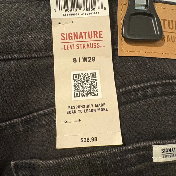 Levi’s signature high-rise flare stretch jeans - Image 3