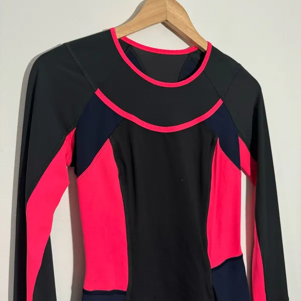 Lululemon Trail Bound Long Sleeve Deep Coal‎ Deep Navy Electric Coral Size 4 - Image 4