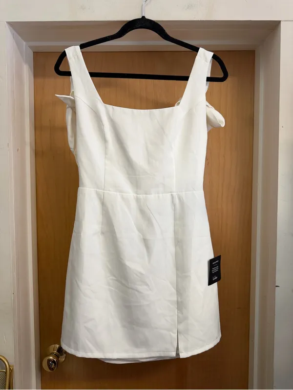 NWT! Lulus Women’s White Bow Strap Mini Dress. Size: Medium - Image 2