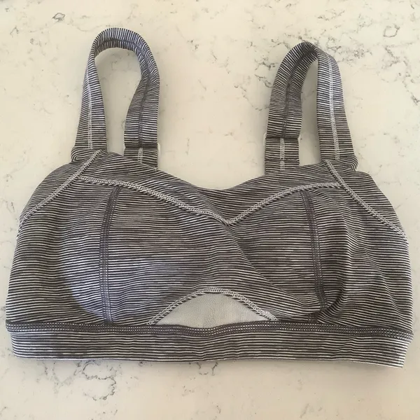 Lululemon grey and white stripped wide straps yoga sport bra size 4 ta ta tamer - Image 5