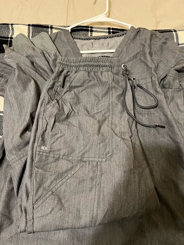 Koi scrubs Gray - Image 2