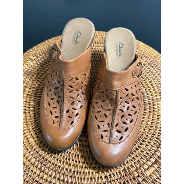 Clarks Bendables Tan Leather Perforated Buckle Heeled Mules Clogs Womens‎ Boho - Image 3