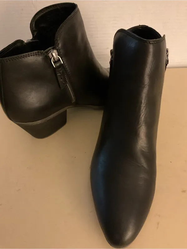 Frye women black leather Chelsea Judith heel boots US 10 - Image 4