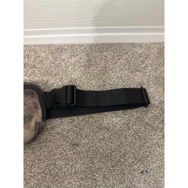 Lululemon Everywhere Crossbody Belt Bag,Heritage Camo Wash,Juniper Green& Blac - Image 8