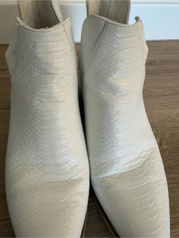 Natural Reflections Cream Textured Pointed Ankle Booties - Image 2