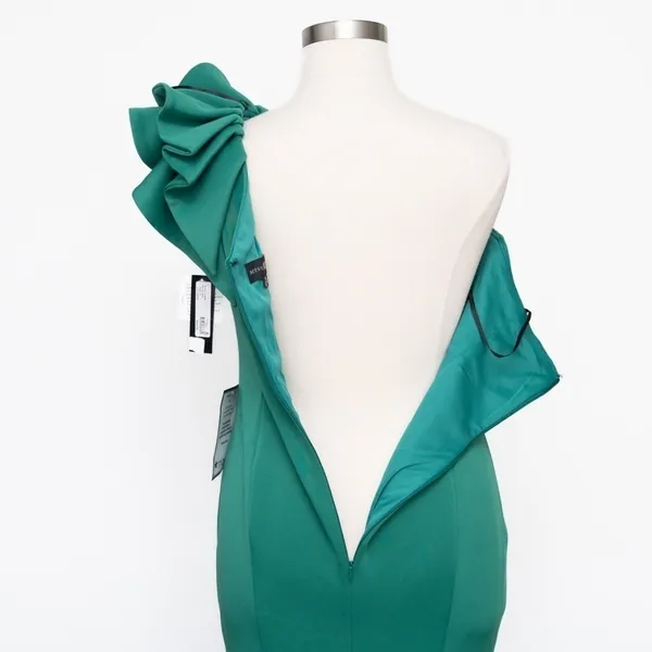 Betsy & Adam. Daisy long scuba one shoulder gown. - Image 12