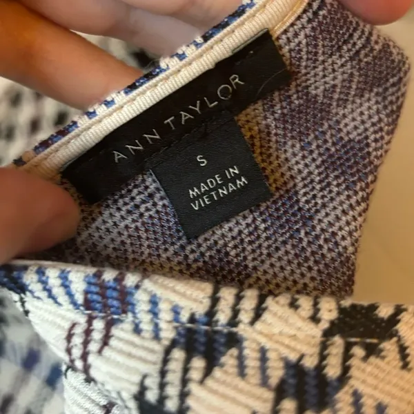 Ann Taylor Cream Checkered Blouse Size Small - Image 6