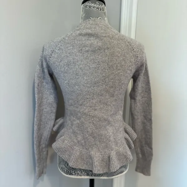 Ann Taylor Sz:M Wool Cashmere Gray Ruffle Hem Pullover Crew Neck Sweater. - Image 2
