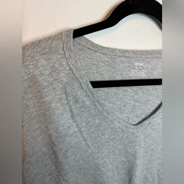 Aerie Classic Gray Cotton V-Neck Tee - Image 4