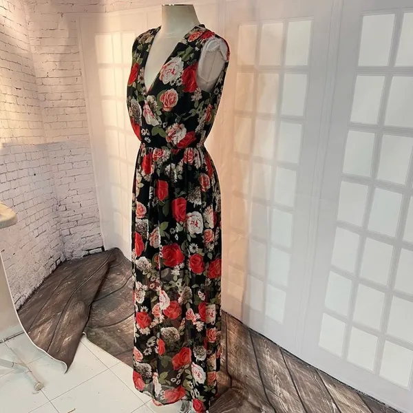 Disney beauty & the beast black red floral sleeveless maxi size medium - Image 3