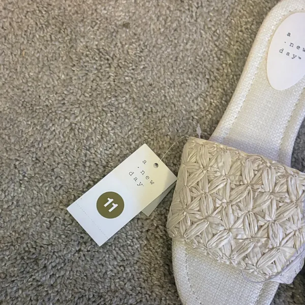 A New Day Women's Textured Cream Sandals size 11 new - Image 4