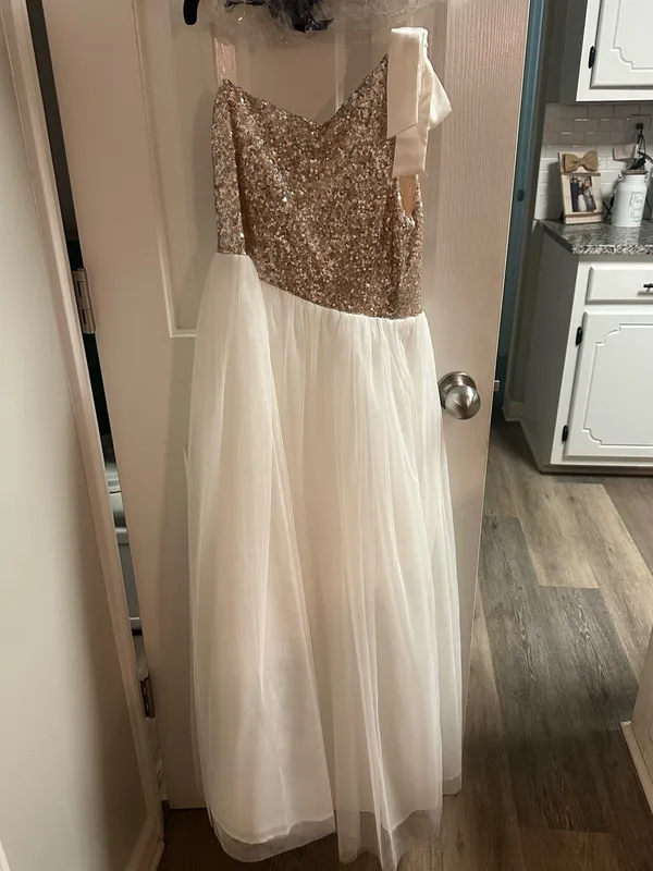 Girls size 14 Formal Dress - Image 4