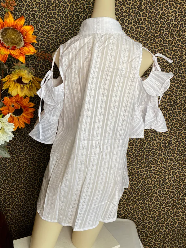 Doe & Rae ✅3/$30✅NWT White Button Down Cold Shoulder Short Sleeve Blouse | MED - Image 6