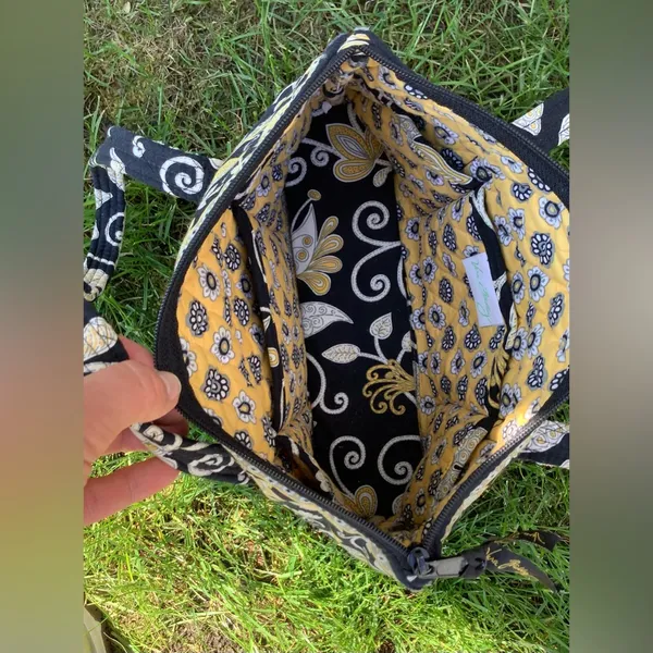 Vera Bradley purse🖤💛🤍 - Image 7