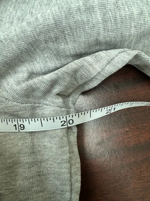 Vineyard Vines Grey Long Sleeve Book Graphic Pocket Tee Size Medium - Image 8