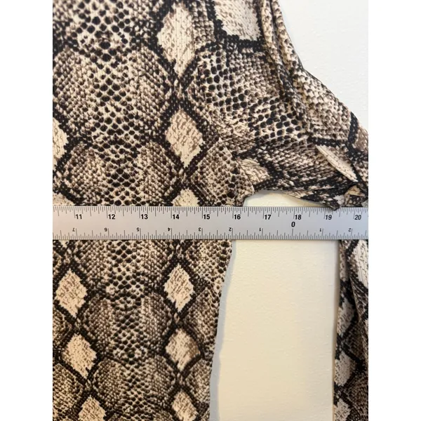 Caution to the Wind Mock Neck Top Womens Large Brown Excellent Snakeskin Ribbed - Image 3