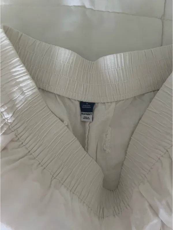 Old Navy Linen Shorts - Image 3