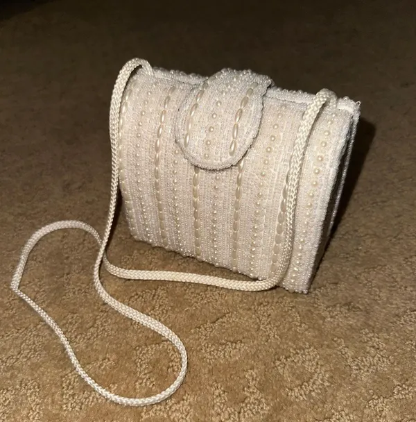 white beaded crossbody purse - Image 2