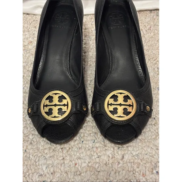 Tory Burch Leticia Open Toe Wedge Pebbled Black Leather Gold Logo size 10 - Image 6