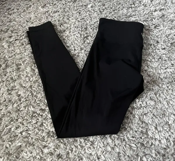Lululemon Wunder Under Leggings 28” Size 6 - Image 2