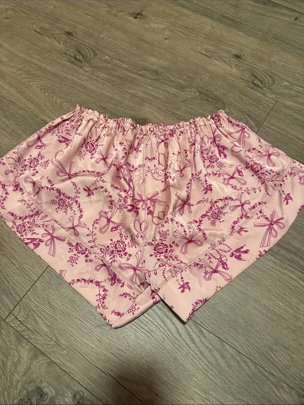 Free People Pink Bow & Vine Print Elastic shorts size small these run larger - Image 3