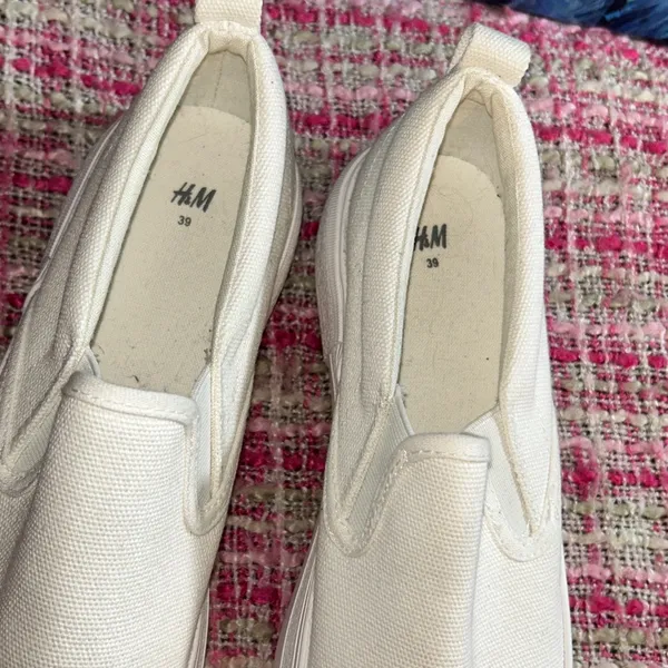 H&M Size 8 White Slip On Shoes - Image 6