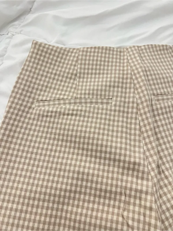 Beige and white gingham straight leg pants NWT medium - Image 3