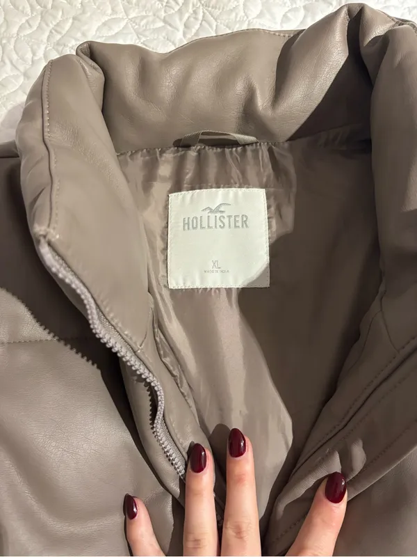 Women’s Hollister vegan leather Puffer Vest - Image 2