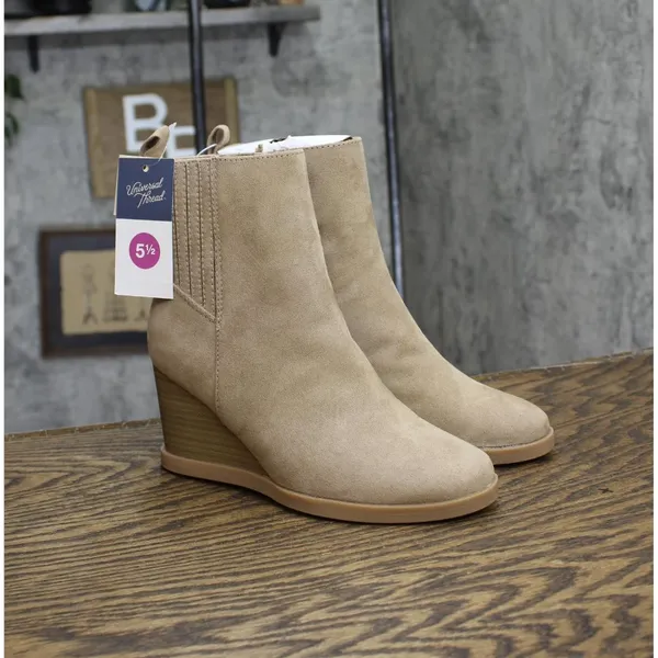 NWT Universal Thread Winter Boots with Memory Foam Insole Taupe Brown 5.5M - Image 5