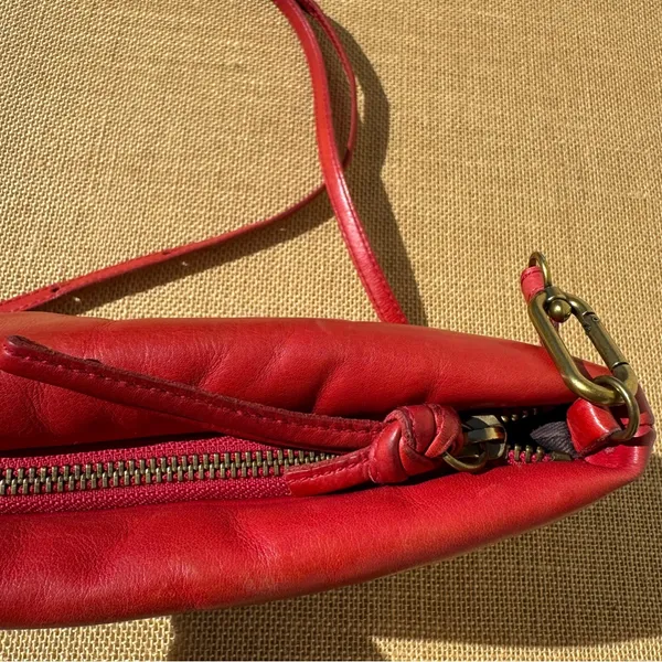 Madewell The Puff Crossbody Bag in Red Leather - Image 6