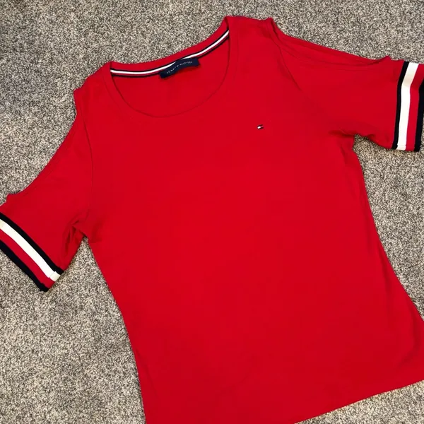 Tommy Hilfiger Women's Red Cold-Shoulder Blouse Shirt Striped - Image 2