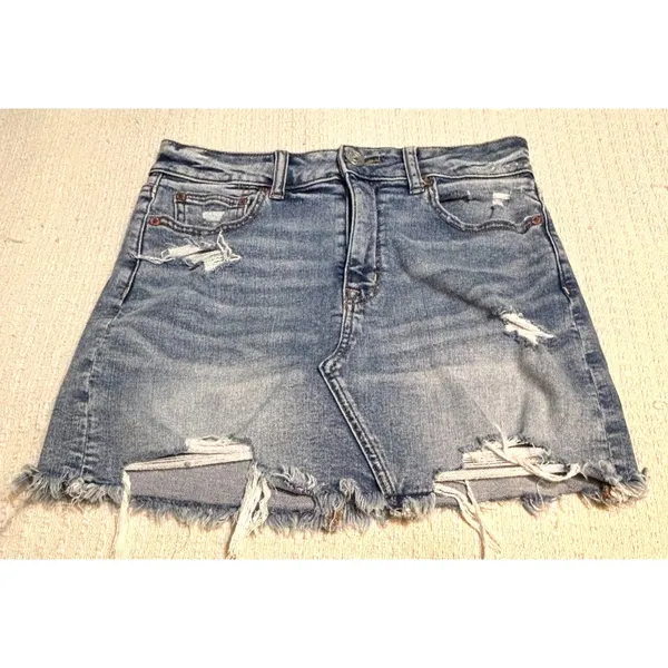 American Eagle Distressed Denim Mini Skirt Raw Hem Light Wash Size 4 - Image 4