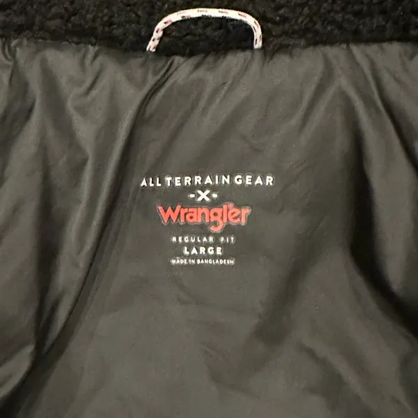 Wrangler All Terrain gear fleece Sherpa vest. Size Large - Image 7