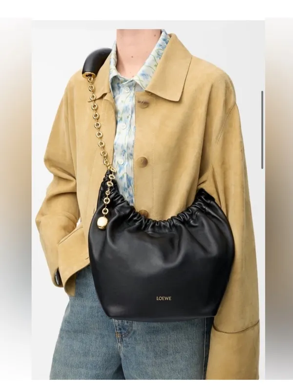 Loewe Small Squeeze bag in mellow nappa black lambskin - Image 3