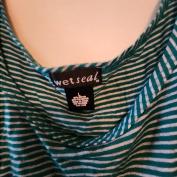 Wet seal oversized green and white tank top size womens large - Image 3