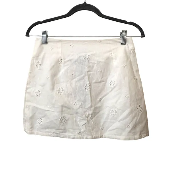 SUMMER AWAY Lenora Eyelet Mini Skirt White‎ NWT Small - Image 3