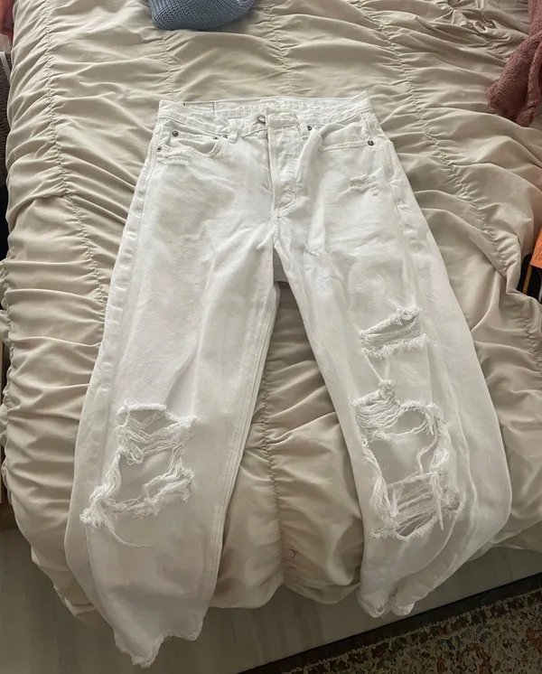 American Eagle White Ripped Jeans - Image 3
