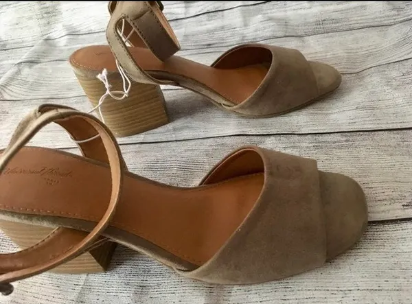 Taupe Heels, Size 7 1/2 - Image 4