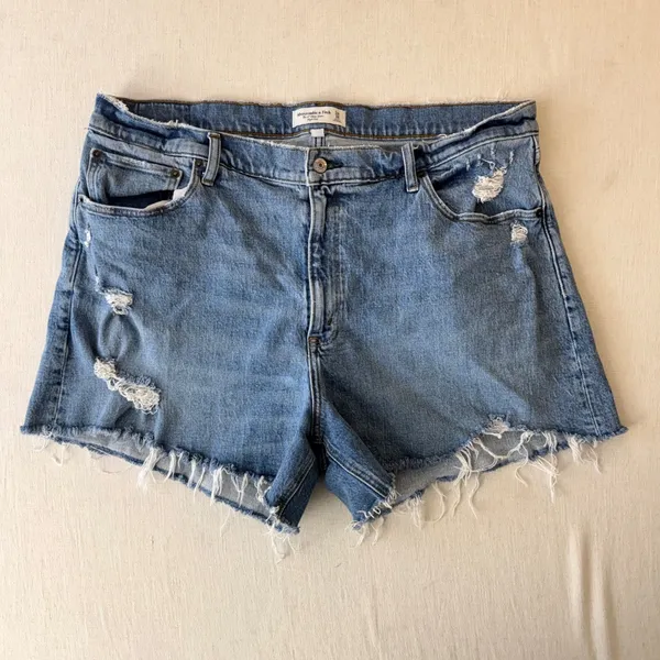 Abercrombie & Fitch The 4" Mom Short 34/18 Blue Curve Love Distressed Denim - Image 2