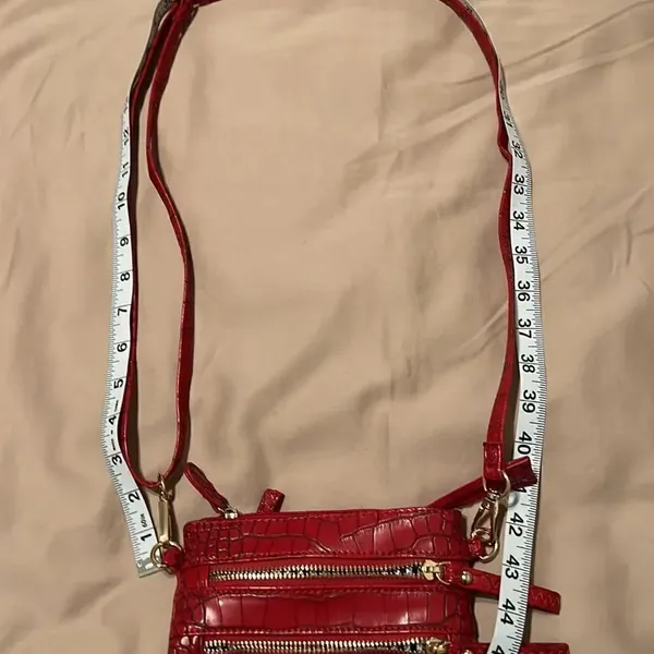 Unbranded perfect little crossbody bag w/lots of packets & cute croc design EUC - Image 4