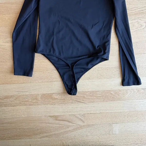 Aritzia Babaton Black Long Sleeve Bodysuit - Image 5