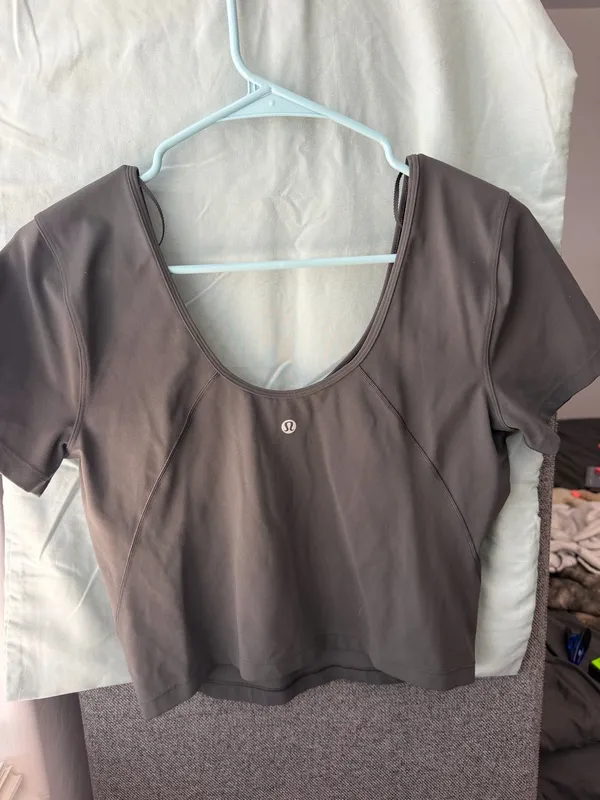 Lululemon Gray Short Sleeve Cropped Athletic Top - Image 4