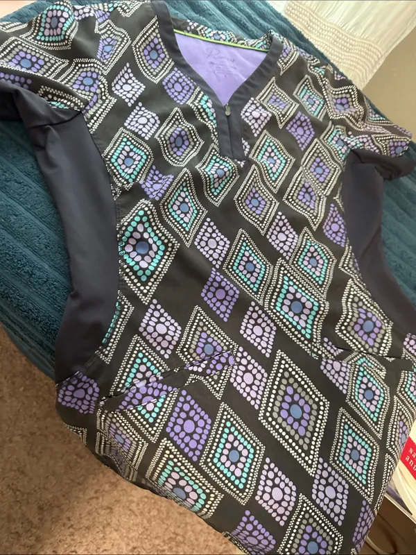 Geometric Diamond Print Scrub Top in Gray,Purple & Teal Sz S by Healing Hands - Image 2